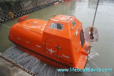 BV Approval Cargo Version 5.0m with 20 persons FRP Totally Enclosed Lifeboat With Davit